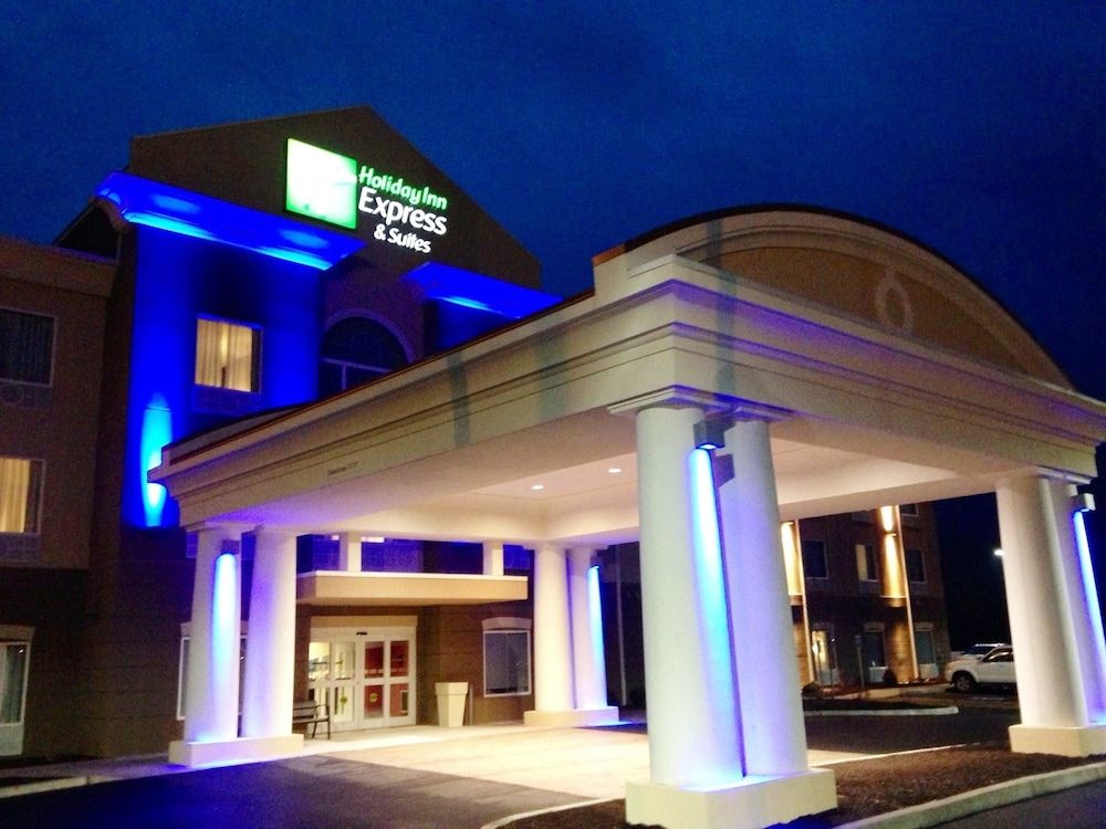 Holiday Inn Express & Suites Utica by IHG 2 estrellas en Utica