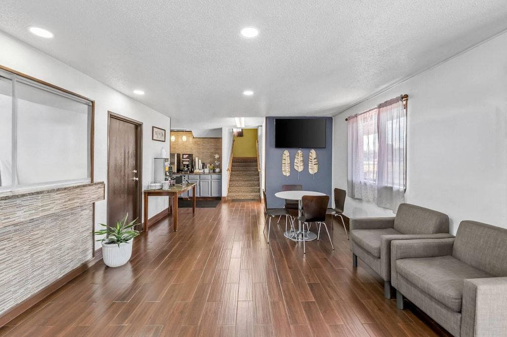 Super 8 by Wyndham Franklin 3