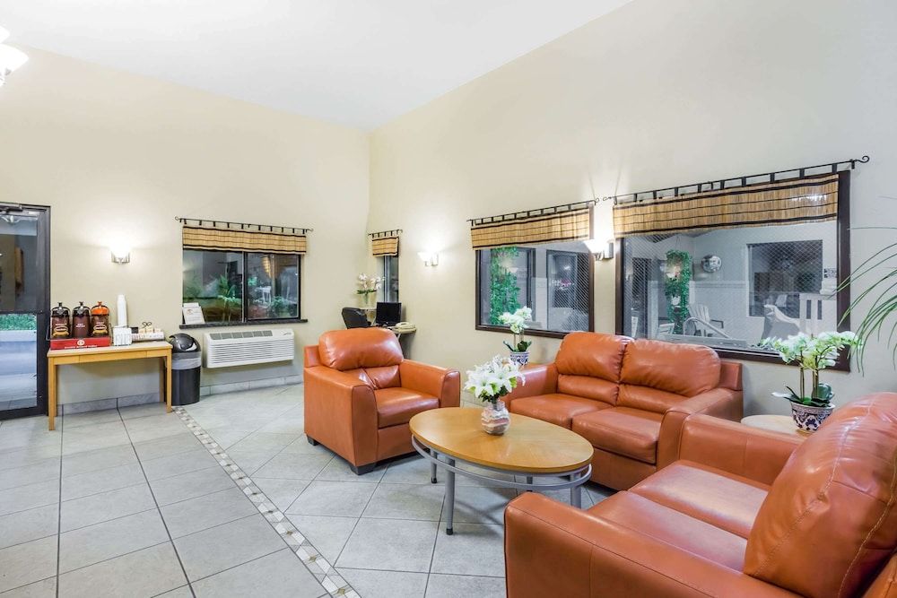 Super 8 by Wyndham Grants Pass 2