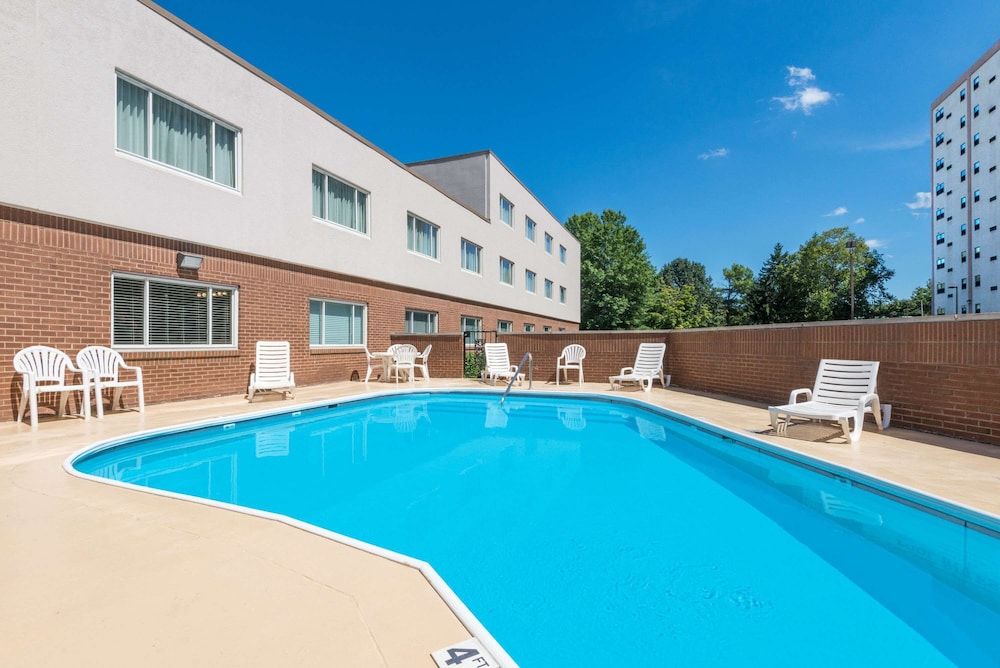 Ramada Hotel & Conference Center by Wyndham Paintsville 3 estrellas en Paintsville