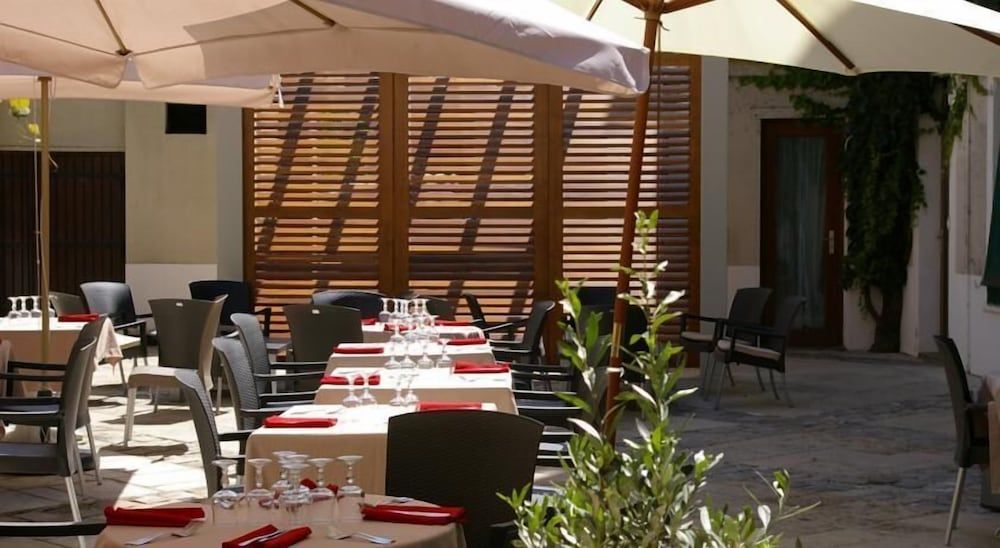 Logis Hotel Le Cheval Noir -1 estrellas en Argenton-sur-Creuse