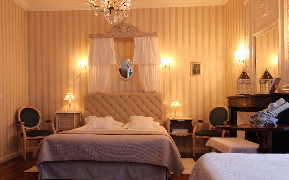 Maison Du Prince De Conde -1 estrellas en Charroux-dʼAllier