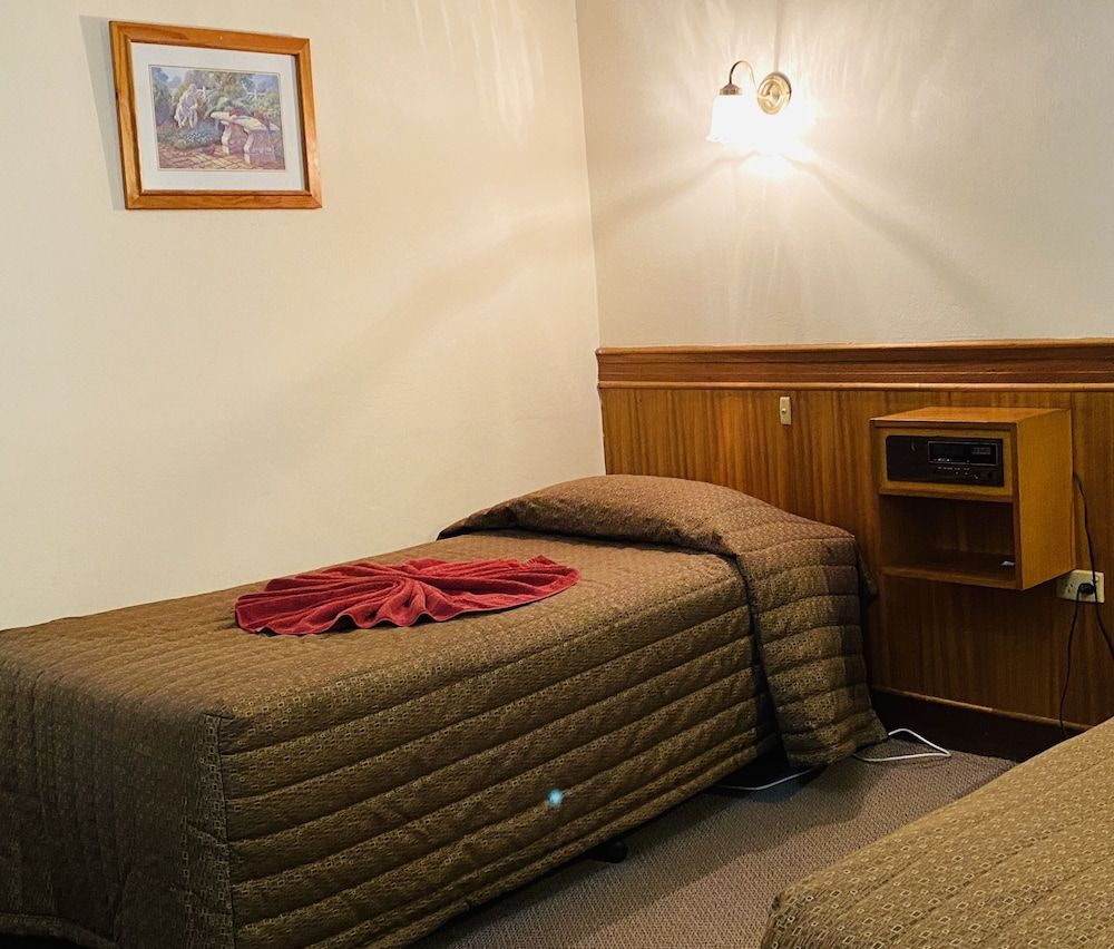 County Lodge Motor Inn 2