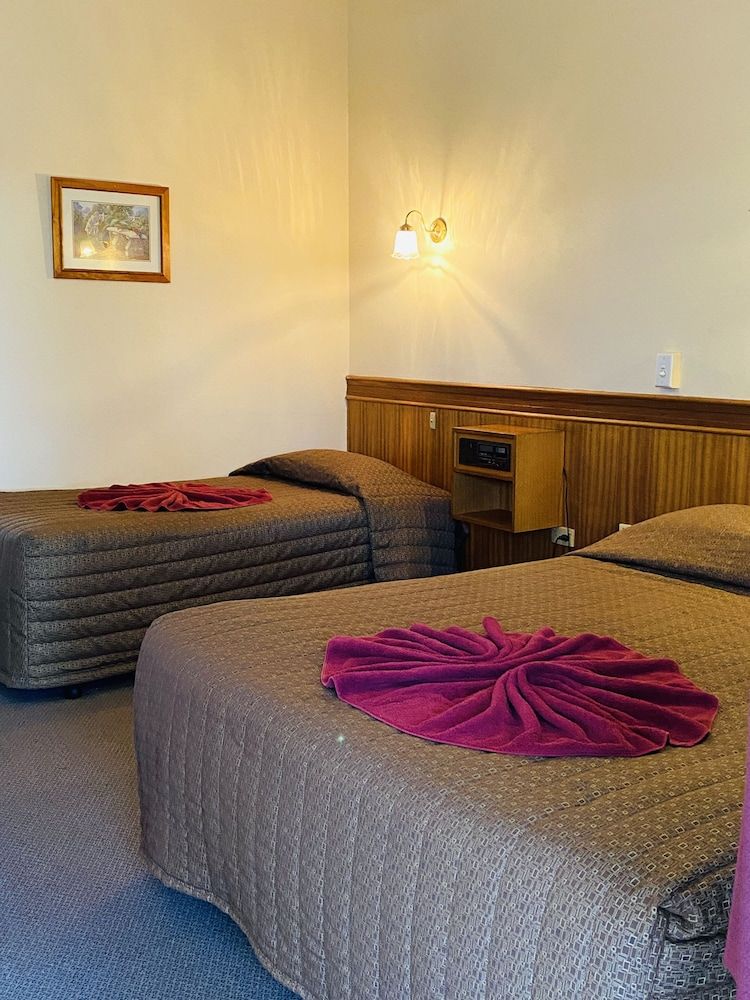 County Lodge Motor Inn 3