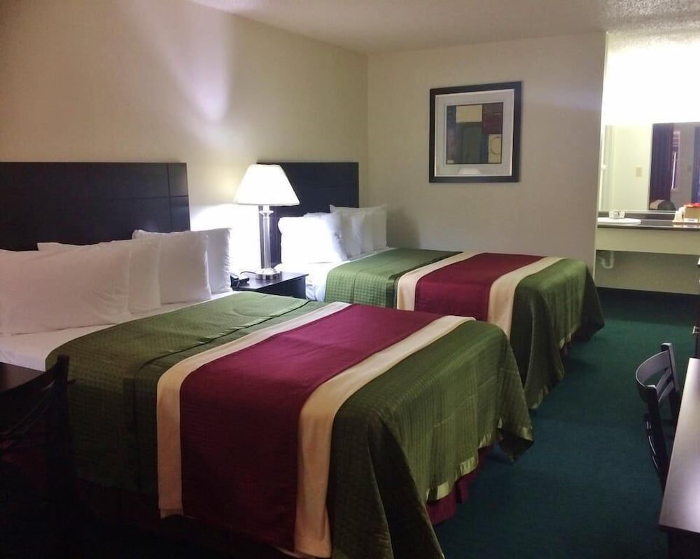 Travel Inn & Suites 3
