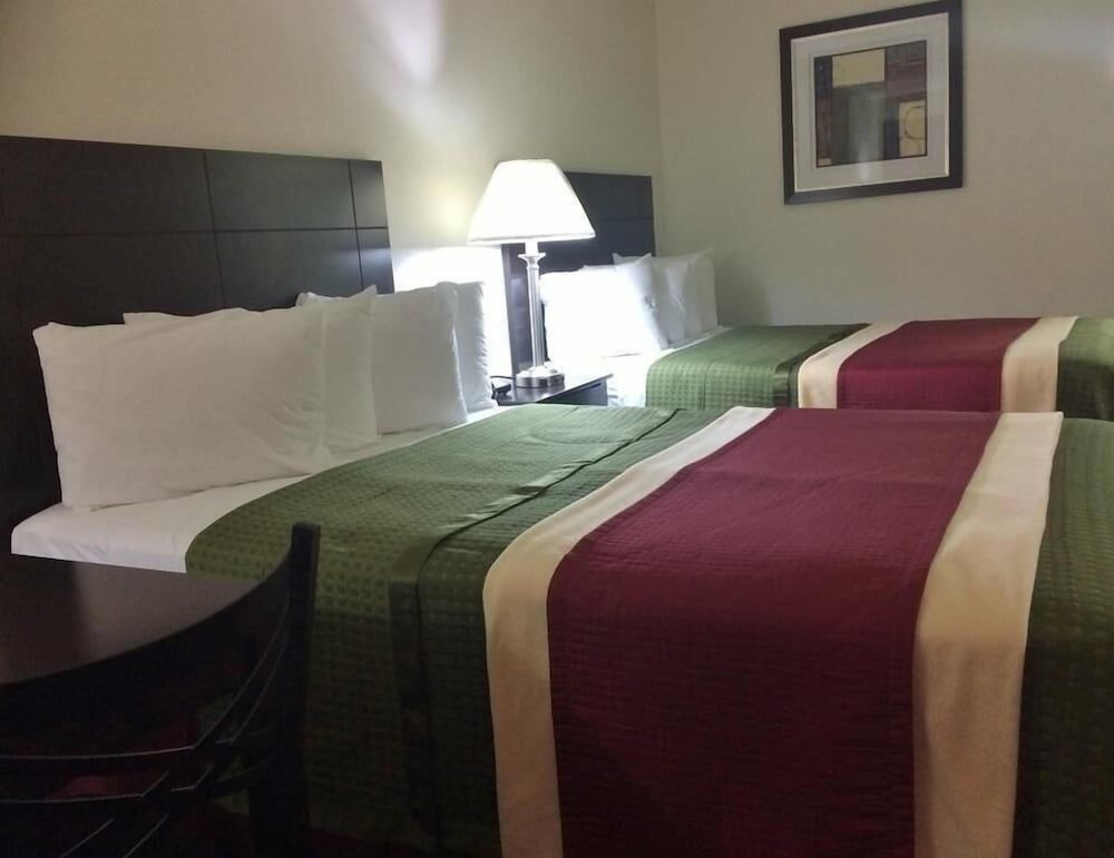 Travel Inn & Suites 2