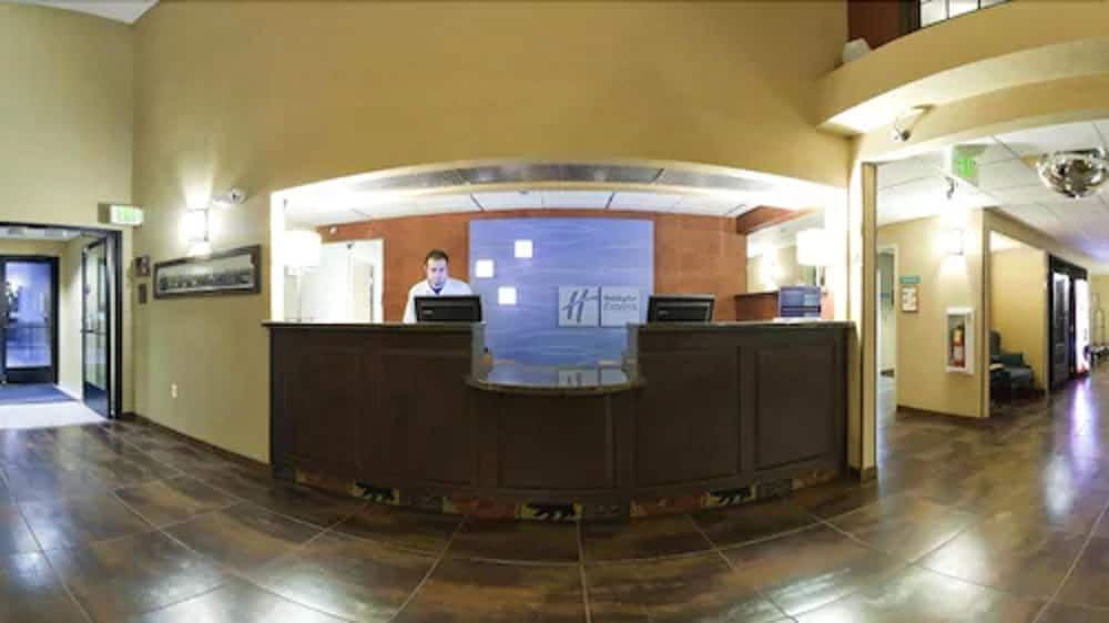 Holiday Inn Express Hotel & Suites Raton by IHG 2