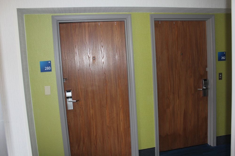 Holiday Inn Express Hotel & Suites Raton by IHG 3