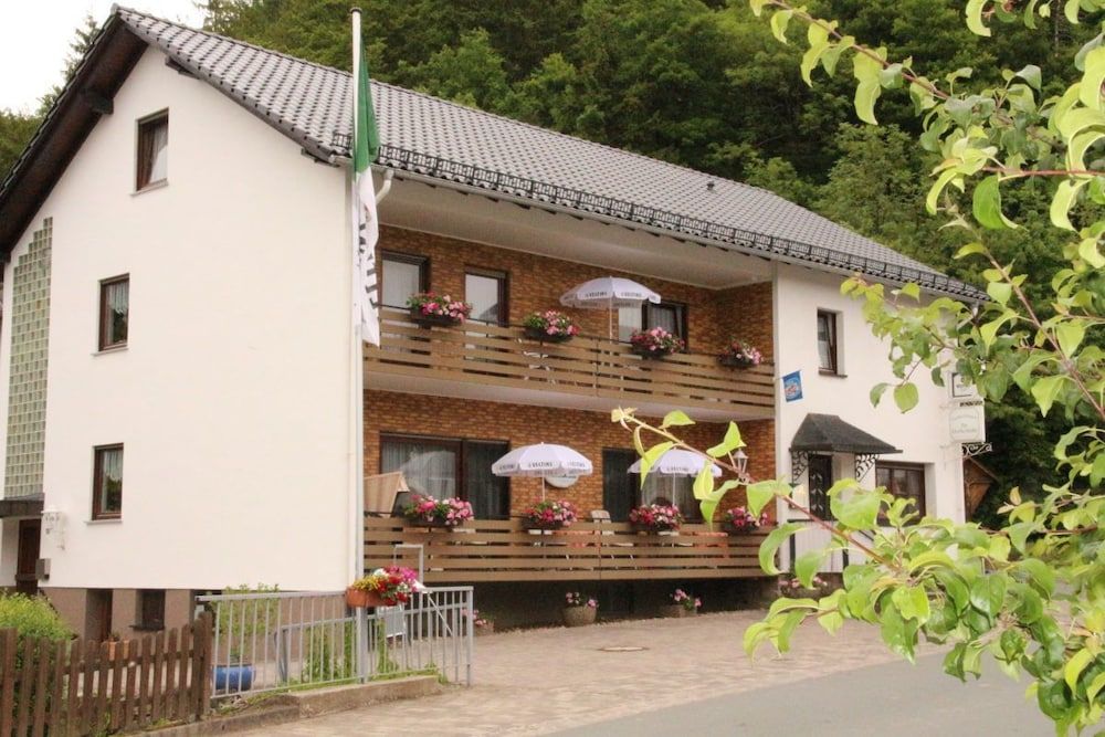Gasthof - Pension 'Zur Dorfschänke' -1 estrelas em Medebach