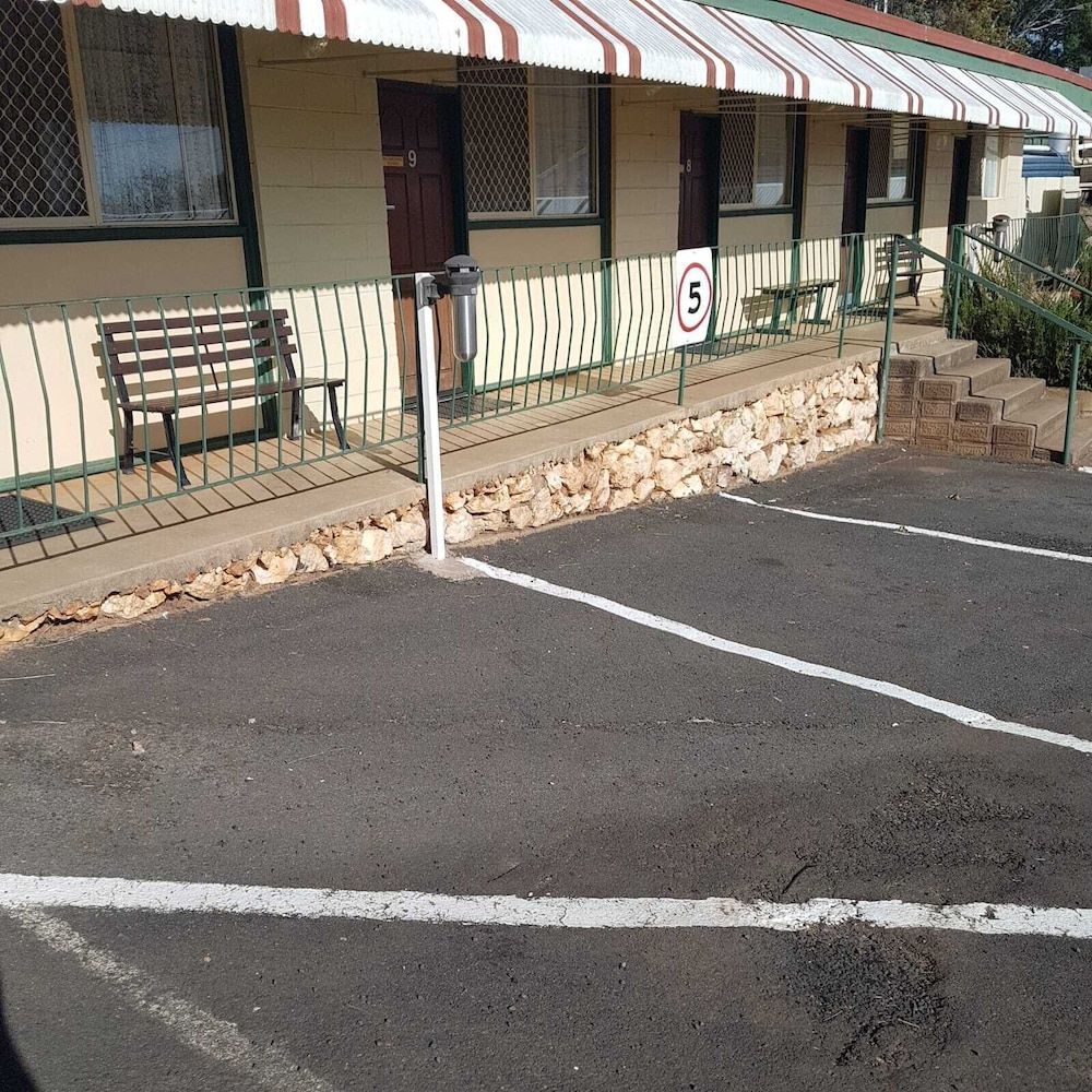Peak Hill Golden Peak Budget Motel 2