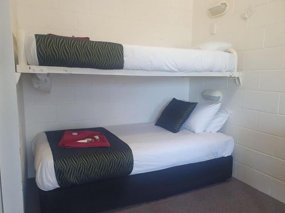 Peak Hill Golden Peak Budget Motel 3