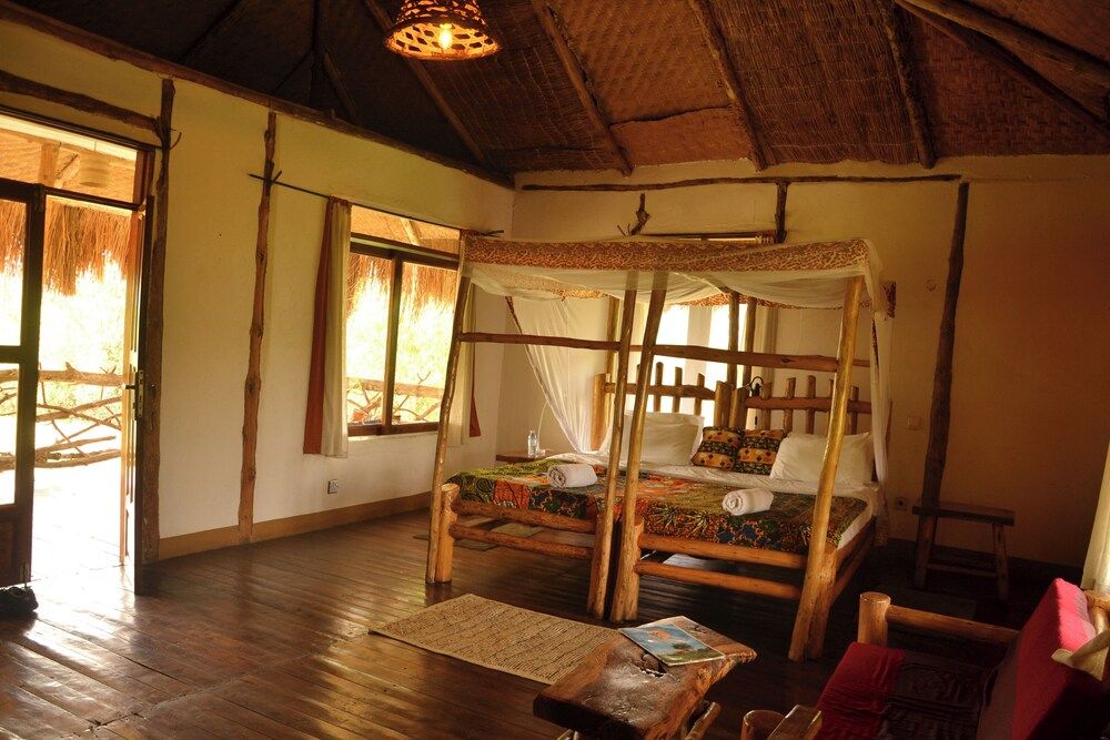 Topi Lodge 2