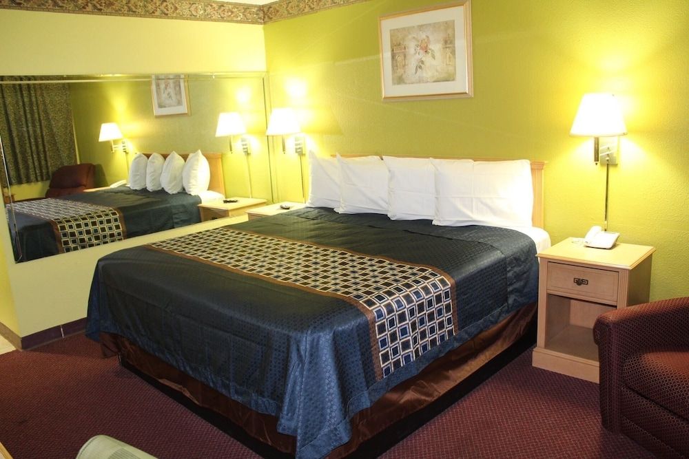 Hutchinson Inn 3