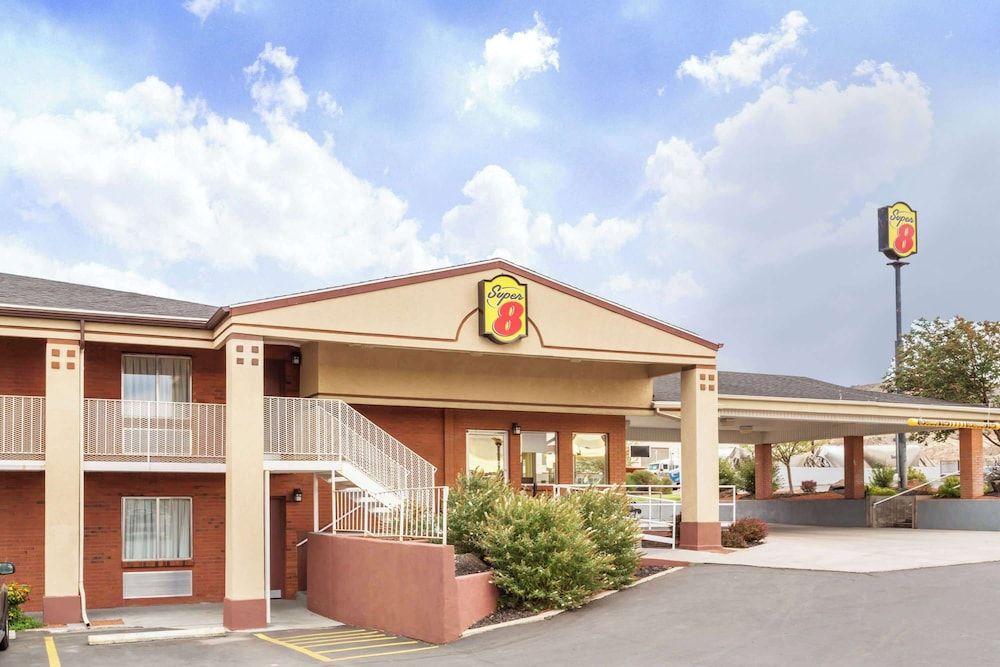 Super 8 by Wyndham Salina/Scenic Hills Area 2 estrelas em Salina