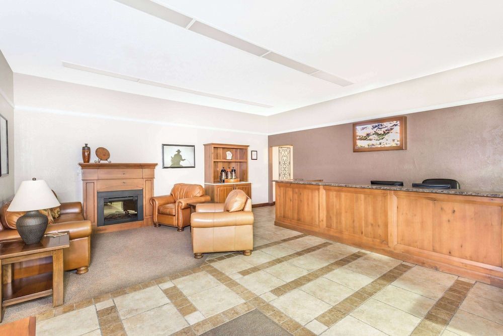 Super 8 by Wyndham Salina/Scenic Hills Area 3