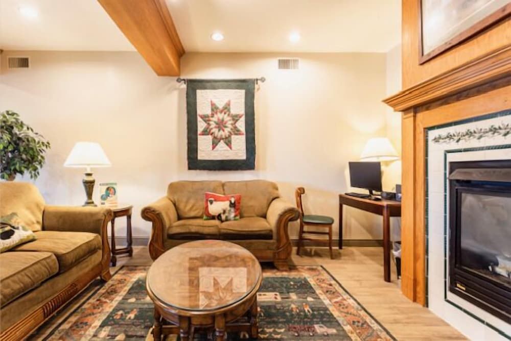 Lancaster Inn and Suites 3