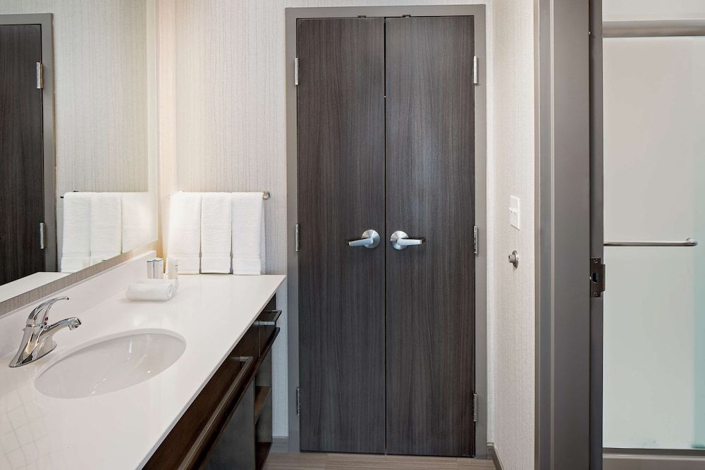 Homewood Suites by Hilton Ronkonkoma 3
