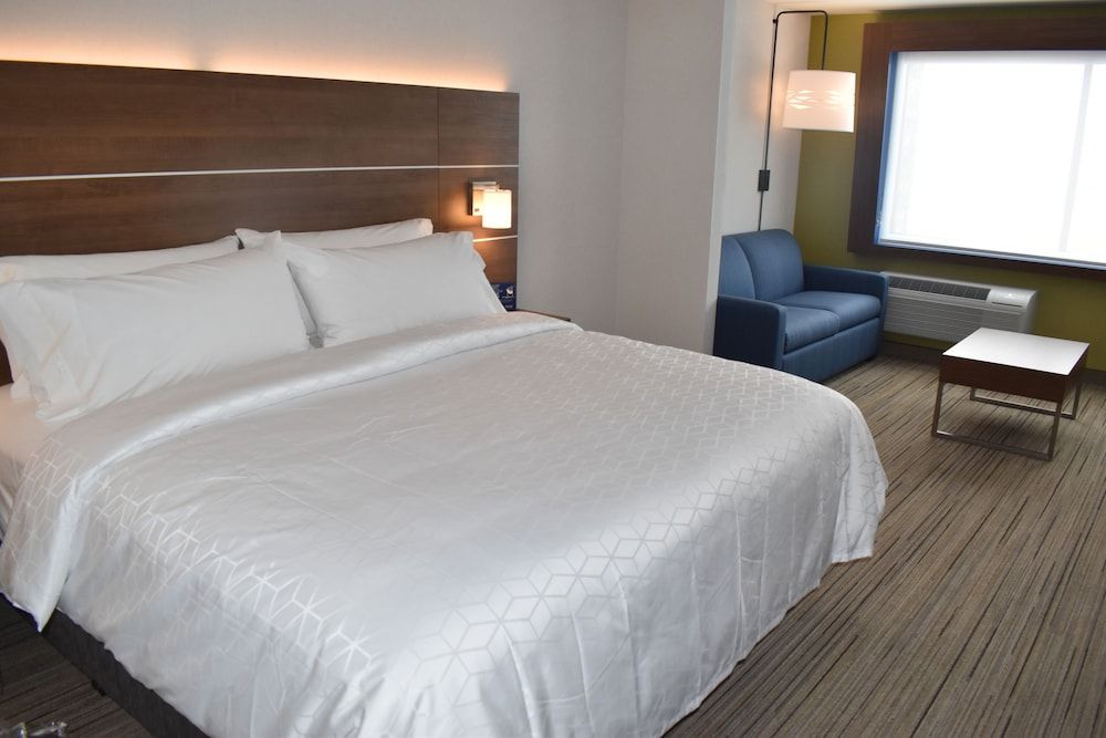 Holiday Inn Express & Suites Boston South - Randolph by IHG 3