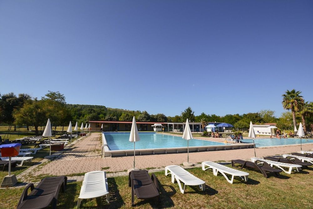Garden River - Campsite -1 estrellas en Altidona
