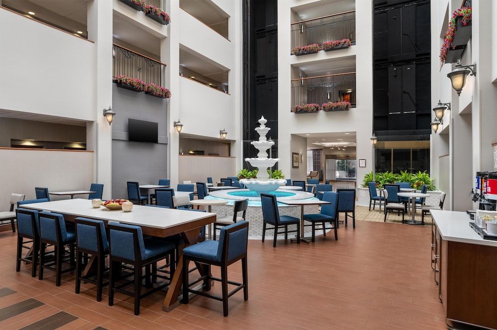 Hampton Inn & Suites Rockville Centre 2
