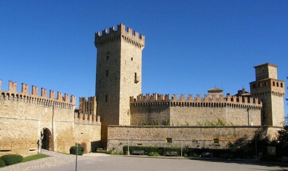 Castello di Vigoleno -1 estrellas en Vigoleno