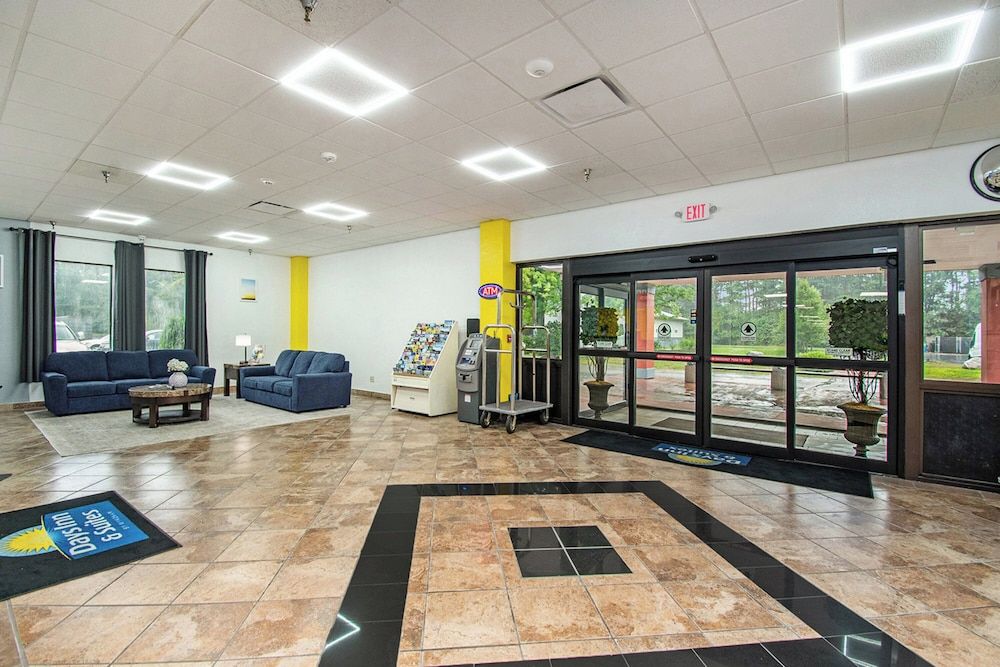 Days Inn & Suites by Wyndham Mt Pleasant 3