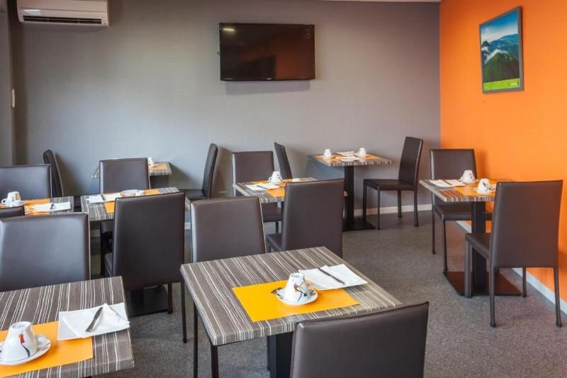 Logis Hotel Les Voyageurs 2 stelle a Lezoux