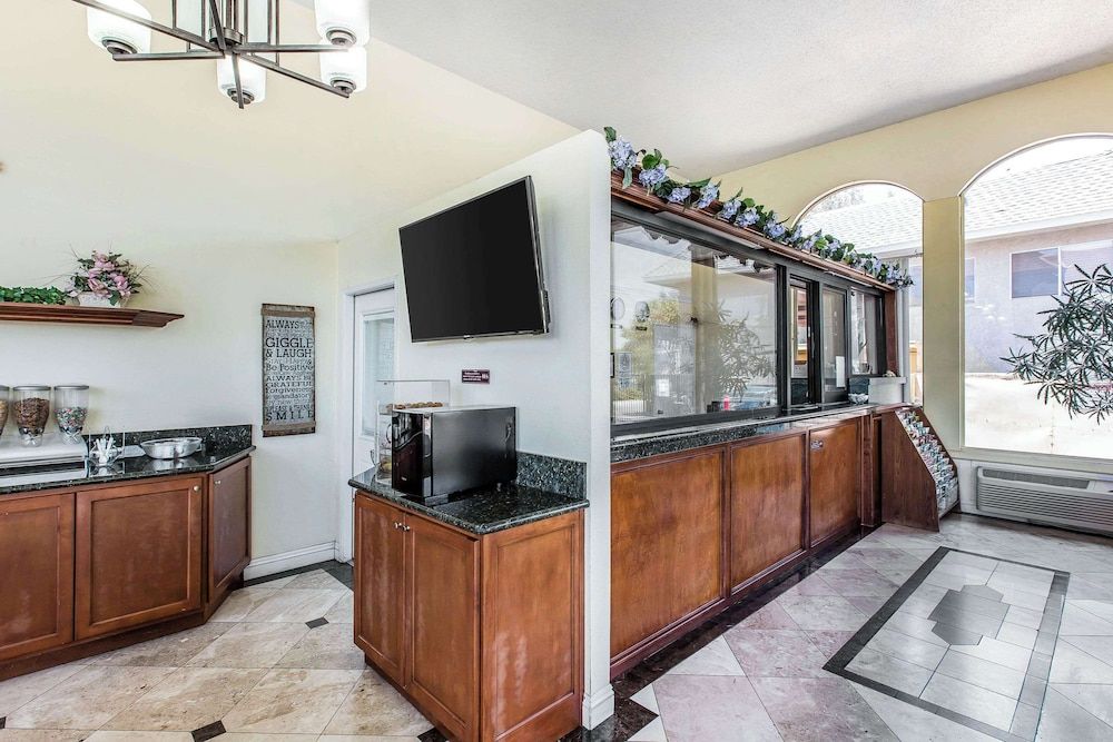 Rodeway Inn & Suites Canyon Lake-Menifee West 3