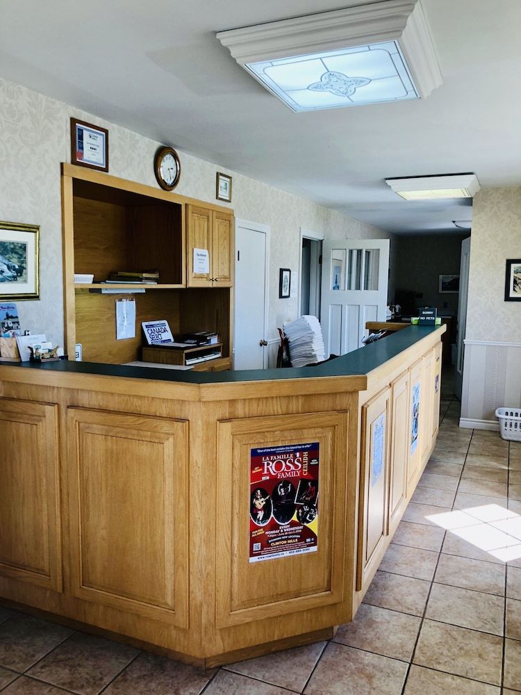 Anne Shirley Motel & Cottages 2