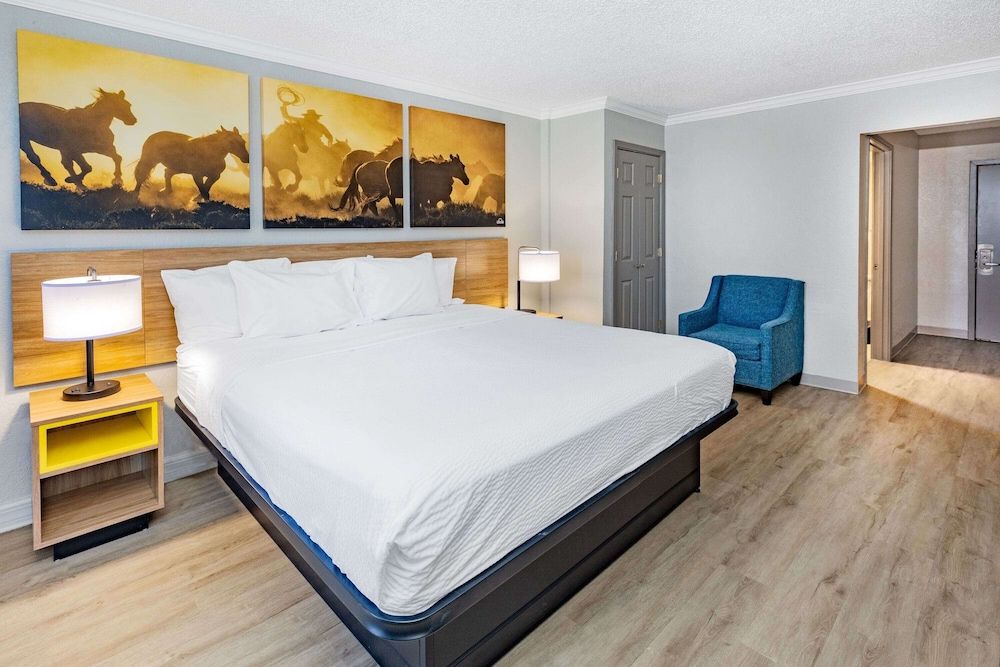Days Inn by Wyndham Del Rio 3