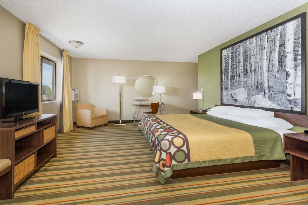 Super 8 by Wyndham Montrose 3