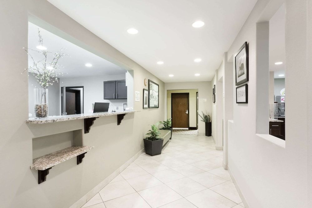 Super 8 by Wyndham Montrose 2