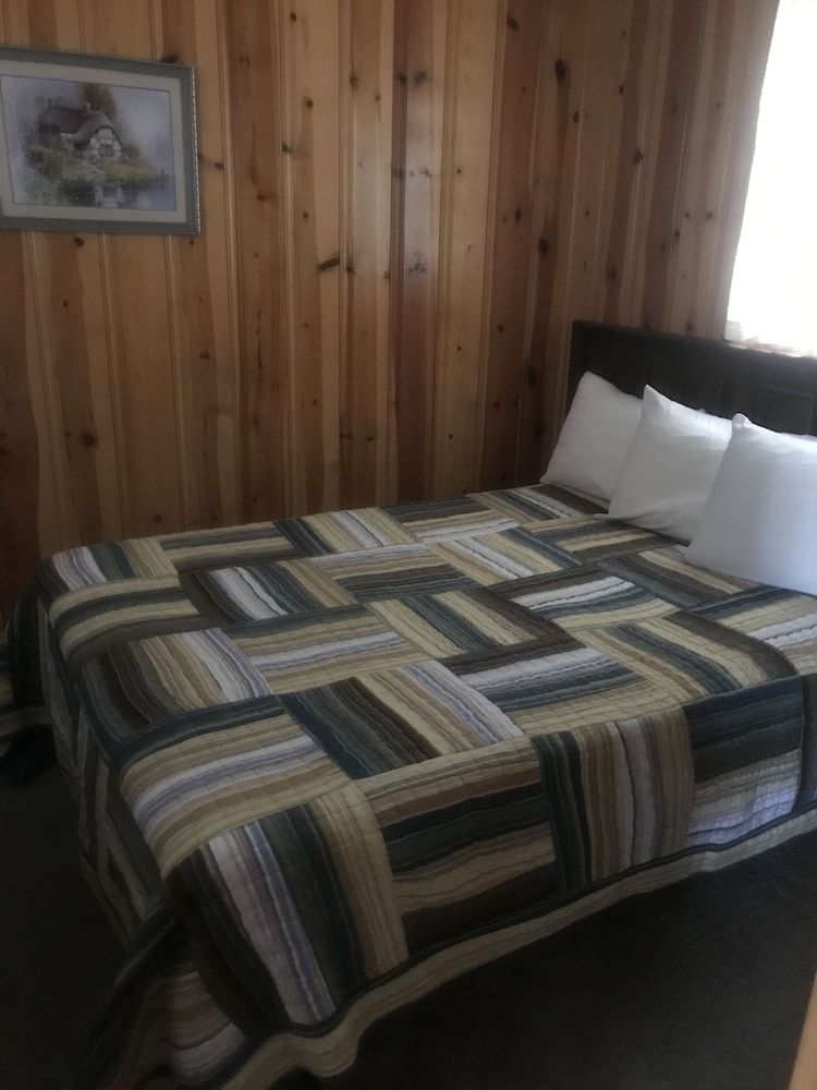 Chalet Motel 3