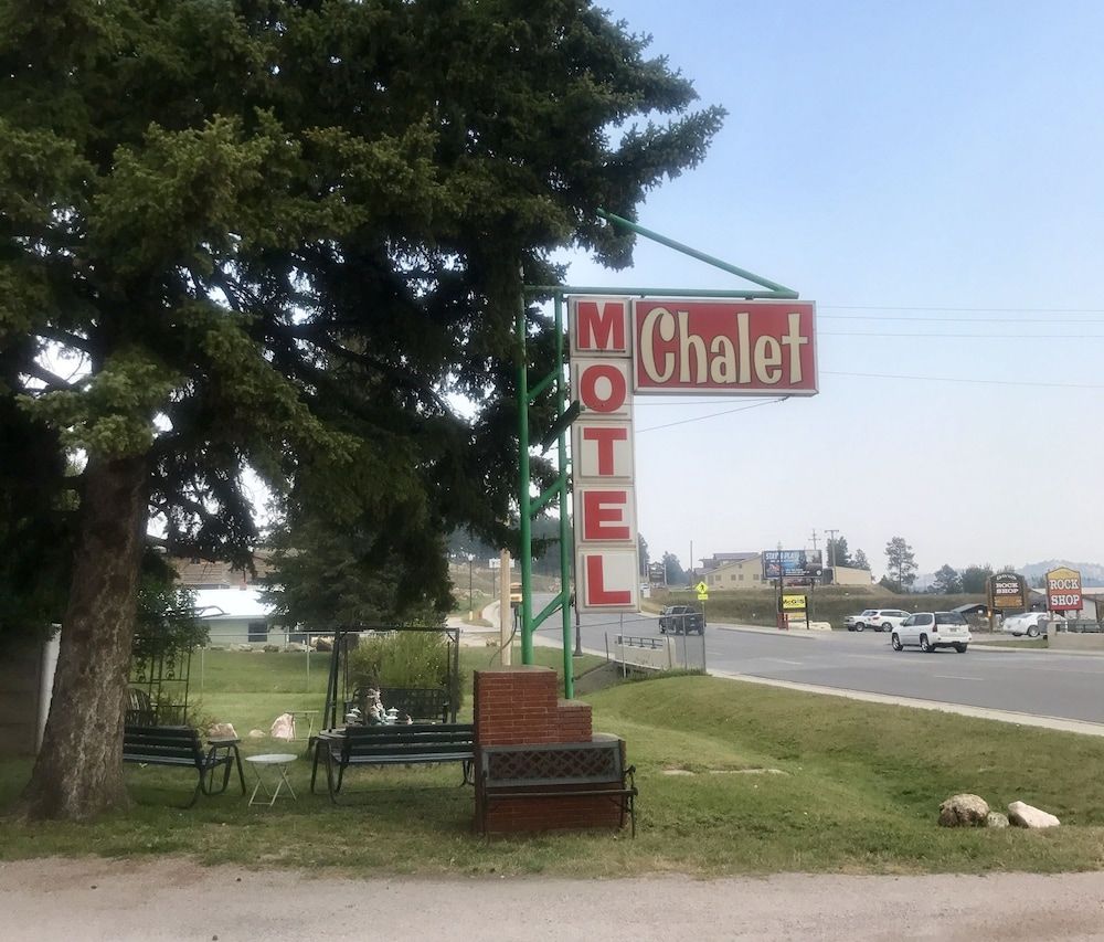 Chalet Motel 2