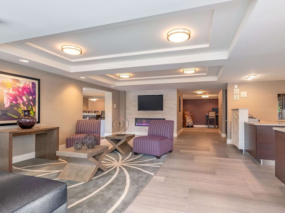 La Quinta Inn & Suites by Wyndham Salem NH 2