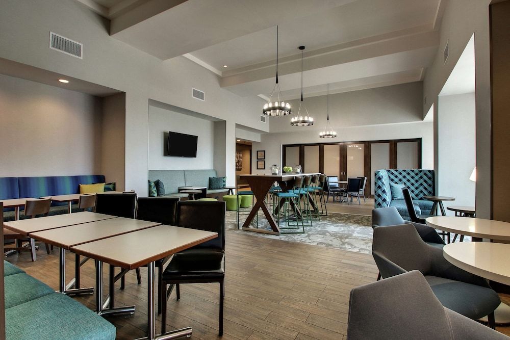 Hampton Inn & Suites Southport 3