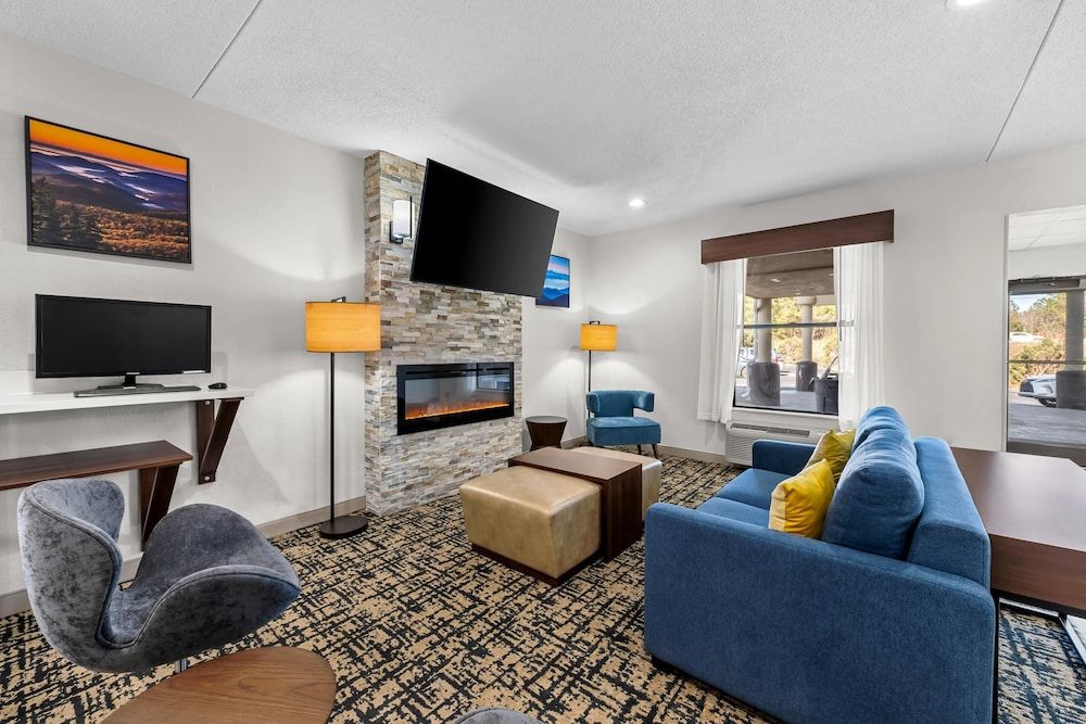 Clarion Pointe 2
