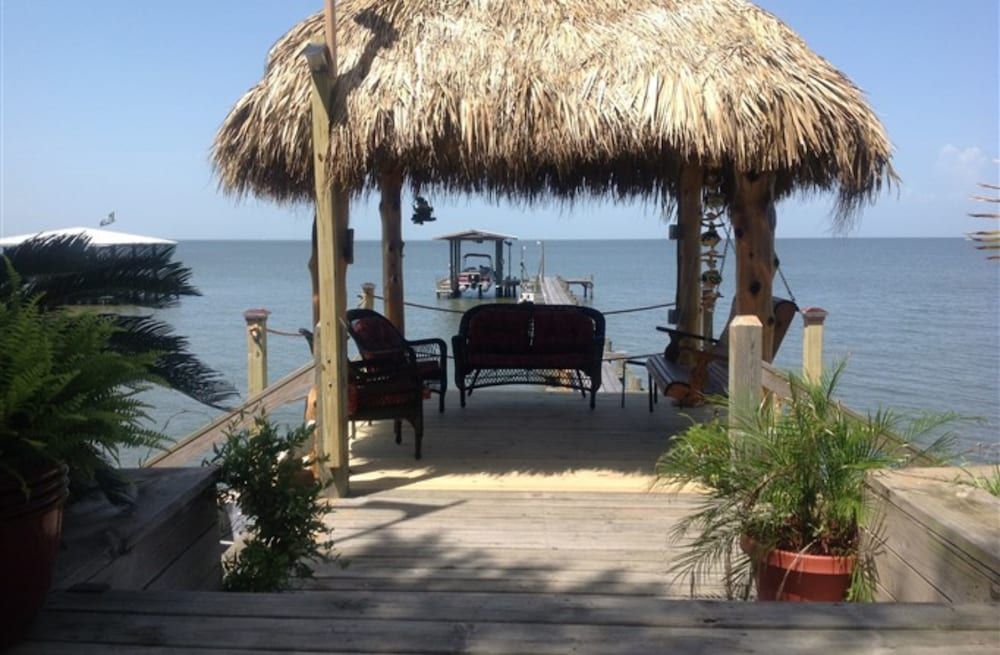 Come Friday Cottages on the Bay -1 estrellas en Bacliff
