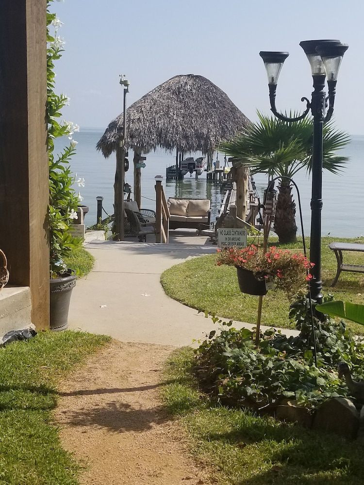 Come Friday Cottages on the Bay 3