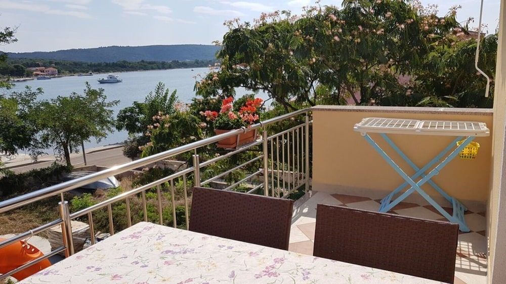 Apartment Zvone 2 estrellas en Veli Rat