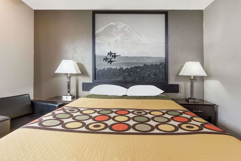 Super 8 by Wyndham Bremerton 3