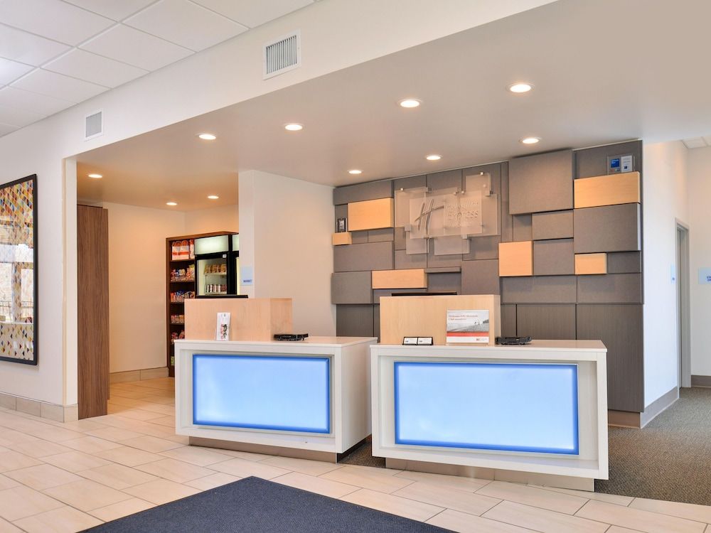 Holiday Inn Express & Suites Brighton by IHG 2