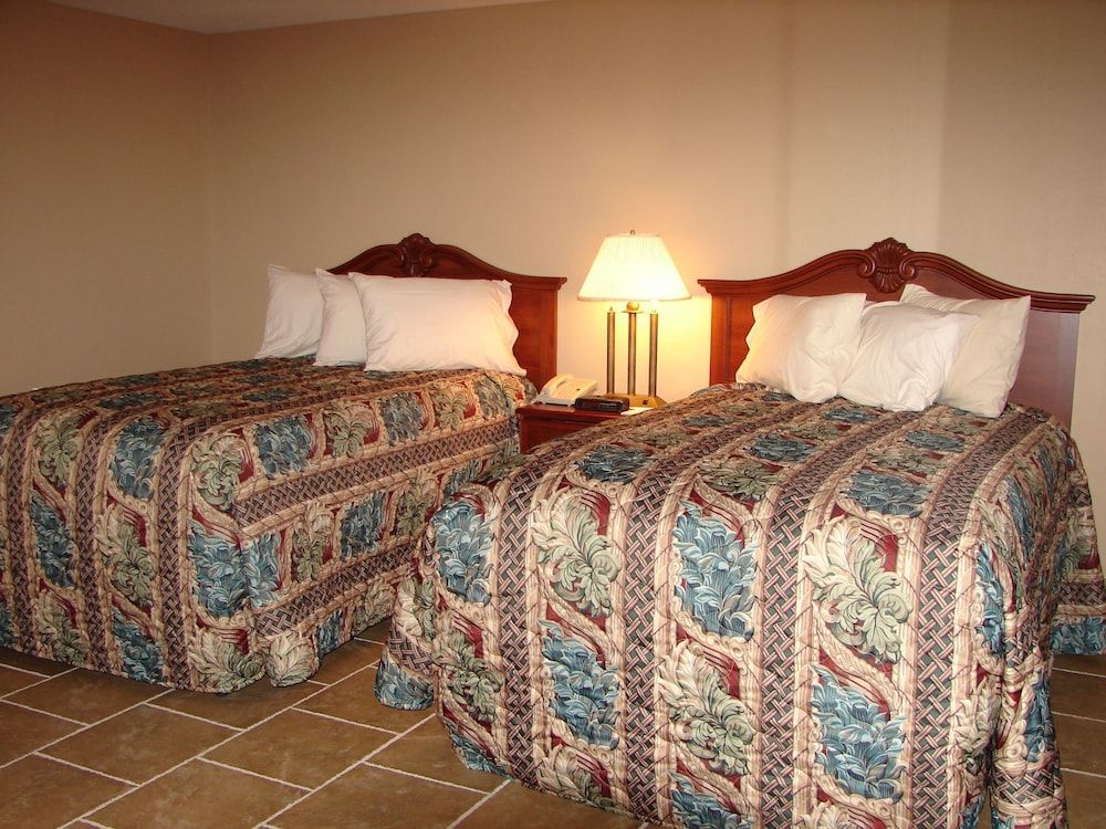 Lake Grassy Inn & Suites 2