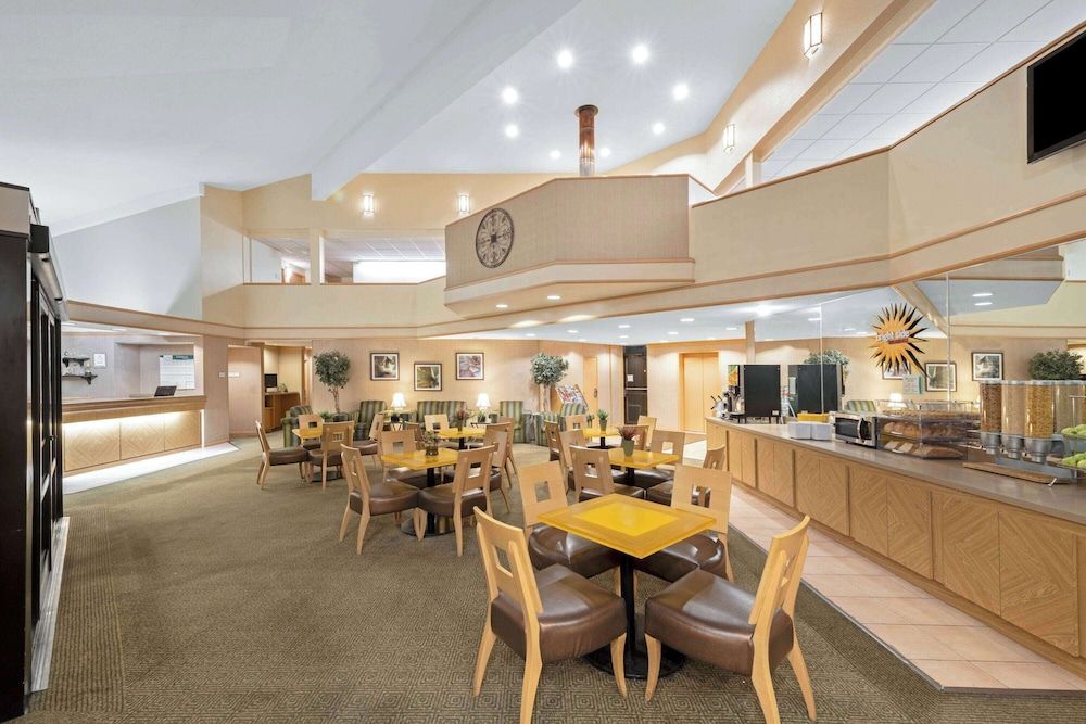 La Quinta Inn & Suites by Wyndham Salt Lake City - Layton 2