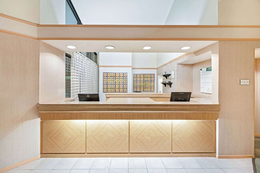 La Quinta Inn & Suites by Wyndham Salt Lake City - Layton 3