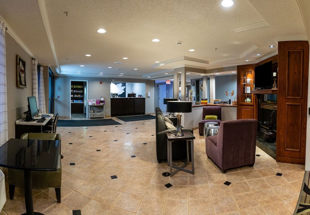 La Quinta Inn & Suites by Wyndham Milwaukee Delafield 3