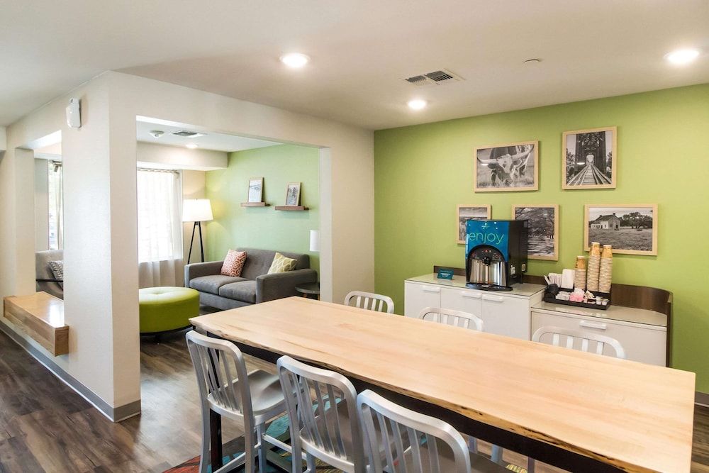 WoodSpring Suites Lake Jackson 3