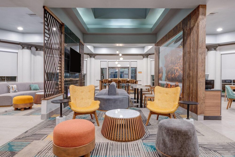 La Quinta Inn & Suites by Wyndham Sherman 2