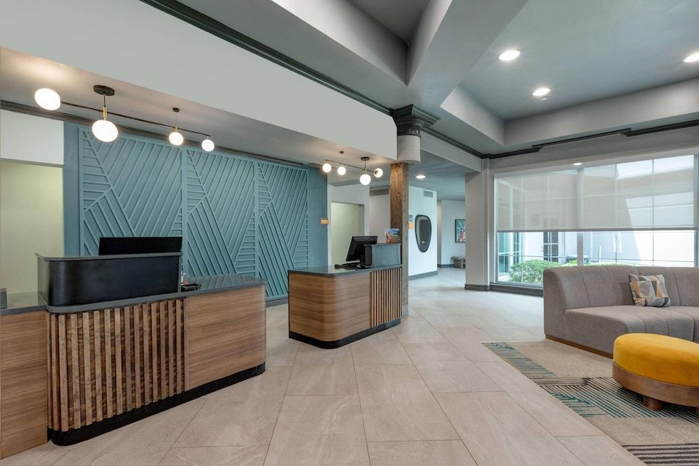 La Quinta Inn & Suites by Wyndham Sherman 3