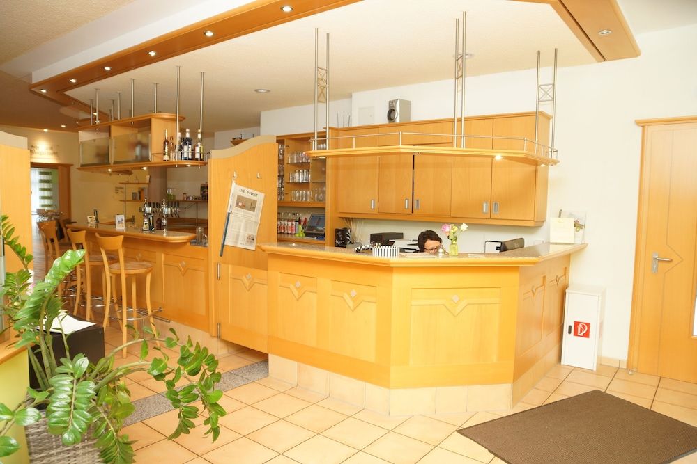 Warias Hotel & Restaurant 2